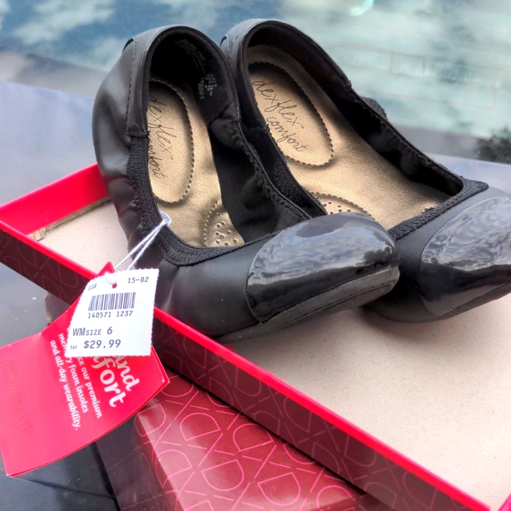 NWT Black Dexflex Comfort Claire Flats Size 6
